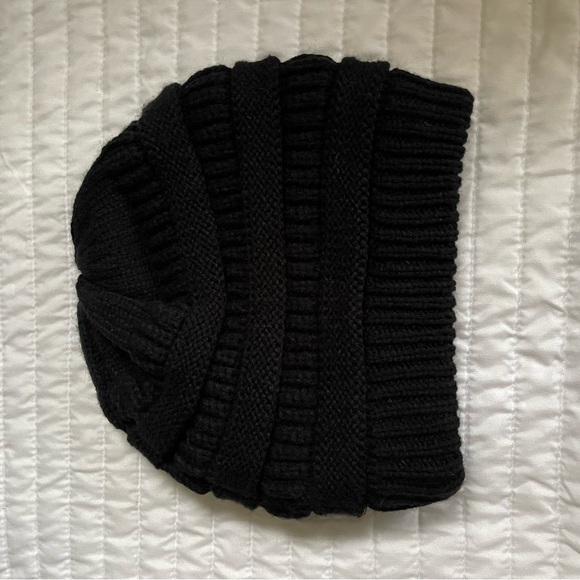 Black Beanie - Picture 4 of 5